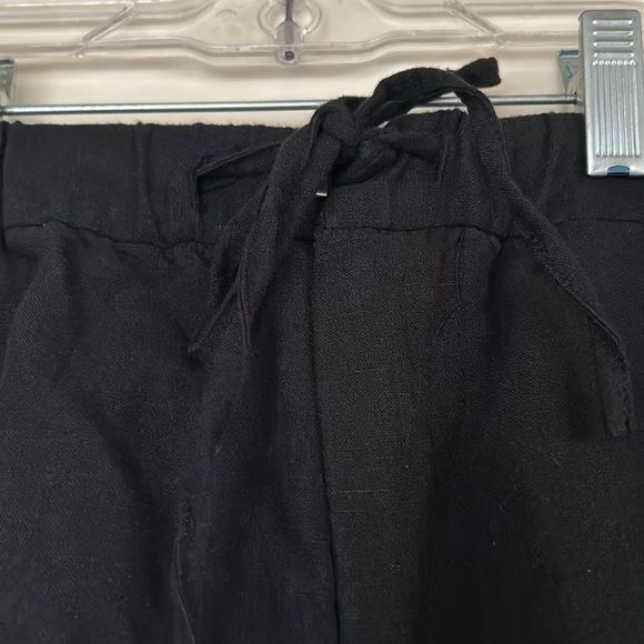 NWOT. H&M linen/ cotton relaxed fit black shorts. Lightweight summer wear. - Picture 4 of 8